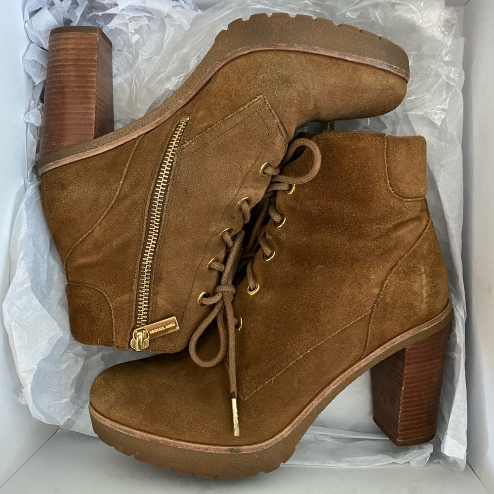 *SOLD* MICHAEL KORS BOOTIES SIZE 8